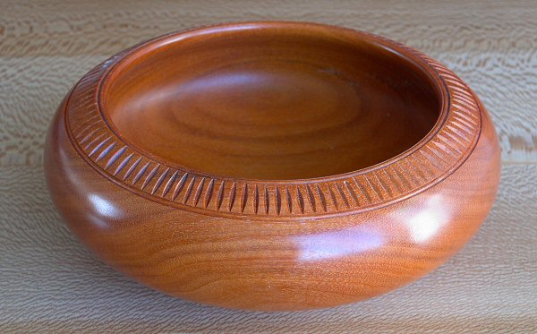 Paela with carved rim